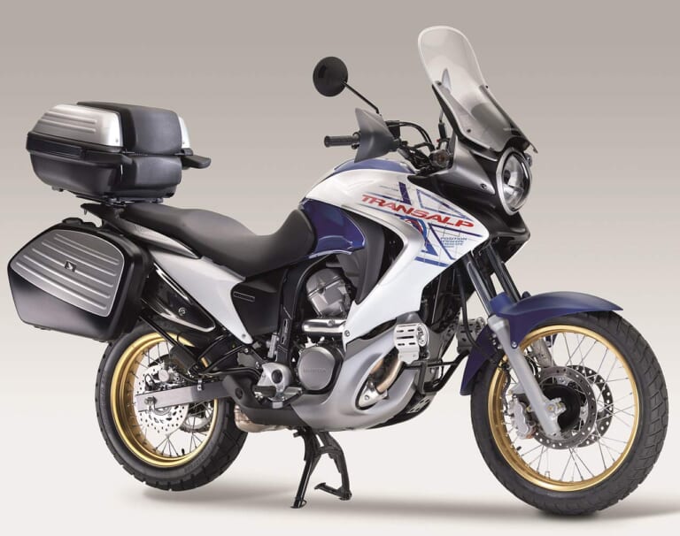 '08 ホンダ XL700V トランザルプ|ホンダNC750Xベースのツアードオフ「トランザルプ」復活か!?〈YM未来予想〉