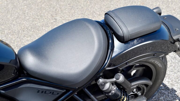'21 ホンダ レブル1100|シート|ホンダ レブル1100MTモデル試乗インプレッション【”クルーザー”の概念を再構築】
