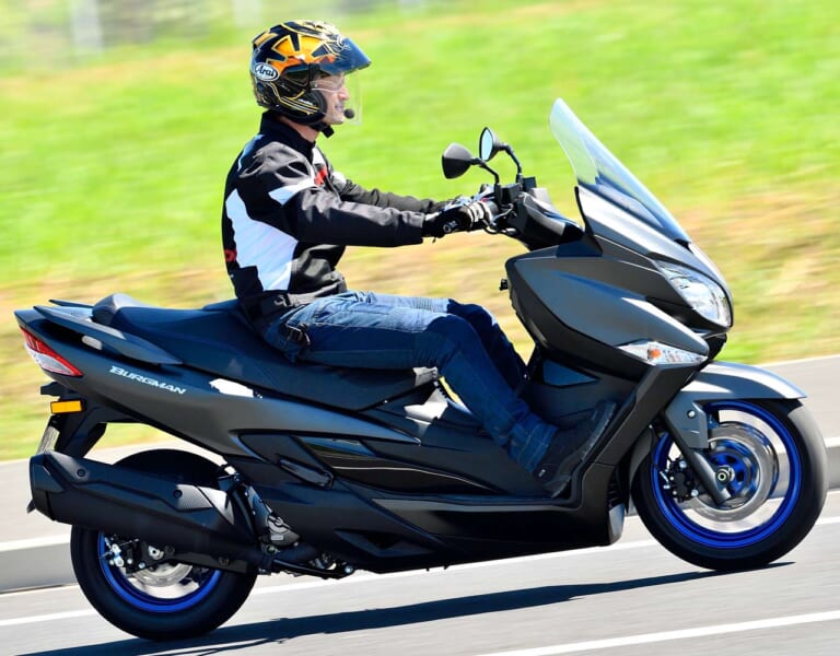 スズキ バーグマン400試乗インプレッション 国産唯一の400ccビッグスクーター健在 Webヤングマシン 新車バイクニュース