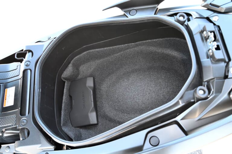 '21 スズキ バーグマン400ABS|メットイン|スズキ バーグマン400試乗インプレッション【国産唯一の400ccビッグスクーター健在】