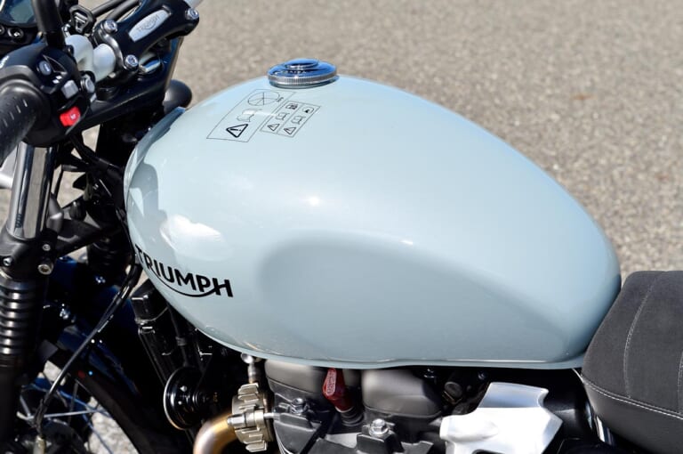 トライアンフ ストリートスクランブラー|燃料タンク|トライアンフ ストリートスクランブラー試乗インプレッション【おおらかでクラシカルな世界観に没入】