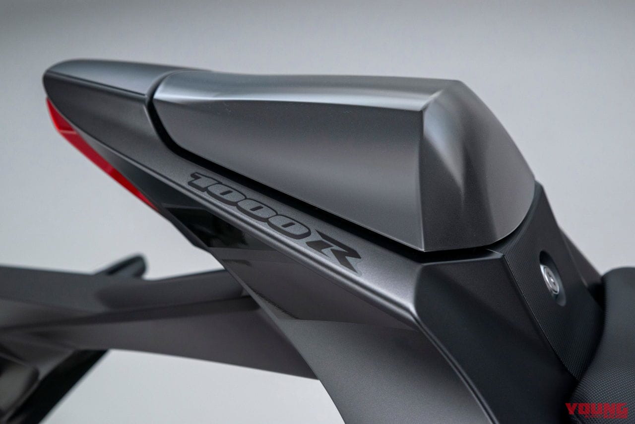 |特別仕様のスズキ「GSX-R1000Rファントム」登場! ゴールドの足まわりとブラックボディ【海外】