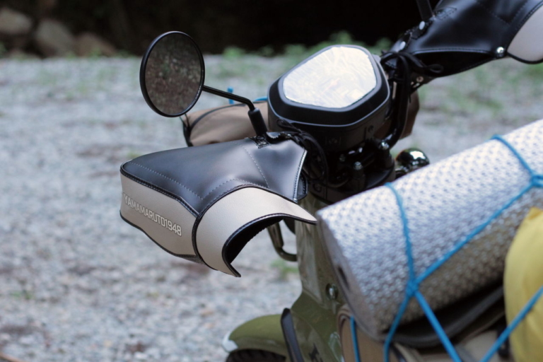 クロスカブ&ハンターカブ用ハンドルカバー HC-UPM002|郵便屋さん御用達でソロキャンプ!? ハンターカブ&クロスカブ用のシブカワ系「ハンドルカバー」登場!