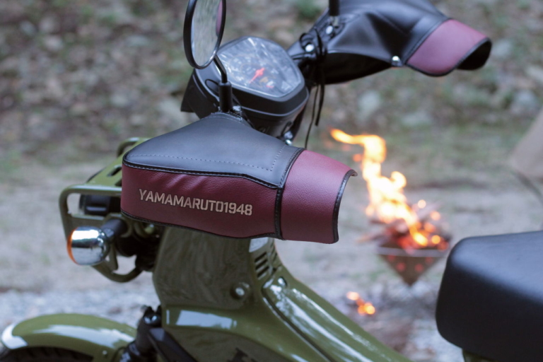 クロスカブ&ハンターカブ用ハンドルカバー HC-UPM002|郵便屋さん御用達でソロキャンプ!? ハンターカブ&クロスカブ用のシブカワ系「ハンドルカバー」登場!