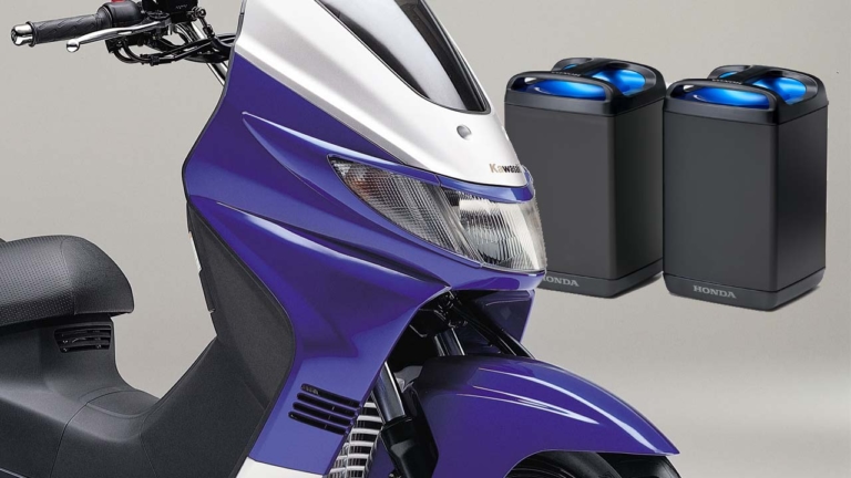 カワサキの電動バイクがホンダの充電池で走る!? 交換式バッテリーは国産4社で共通規格を採用
