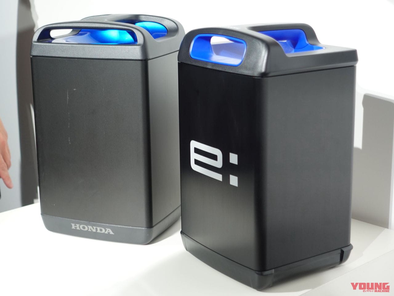 |カワサキの電動バイクがホンダの充電池で走る!? 交換式バッテリーは国産4社で共通規格を採用