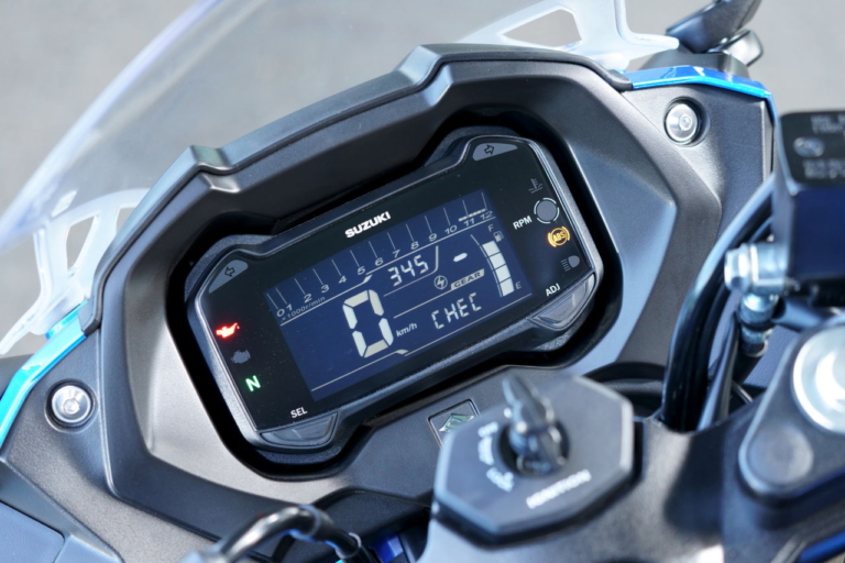 スズキ GSX250R|ディスプレイ