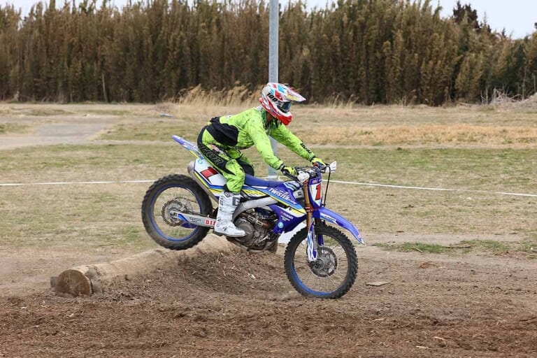 シングル丸太3連続セクション|丸太攻略|オフロードテクニック|連続丸太セクションの攻略法〈渡辺学のオフロードライディング指南|後編〉