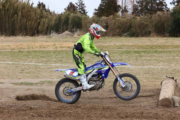 シングル丸太3連続セクション|丸太攻略|オフロードテクニック|連続丸太セクションの攻略法〈渡辺学のオフロードライディング指南|後編〉