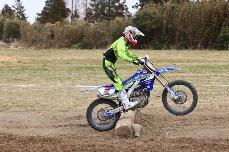 シングル丸太3連続セクション|丸太攻略|オフロードテクニック|連続丸太セクションの攻略法〈渡辺学のオフロードライディング指南|後編〉