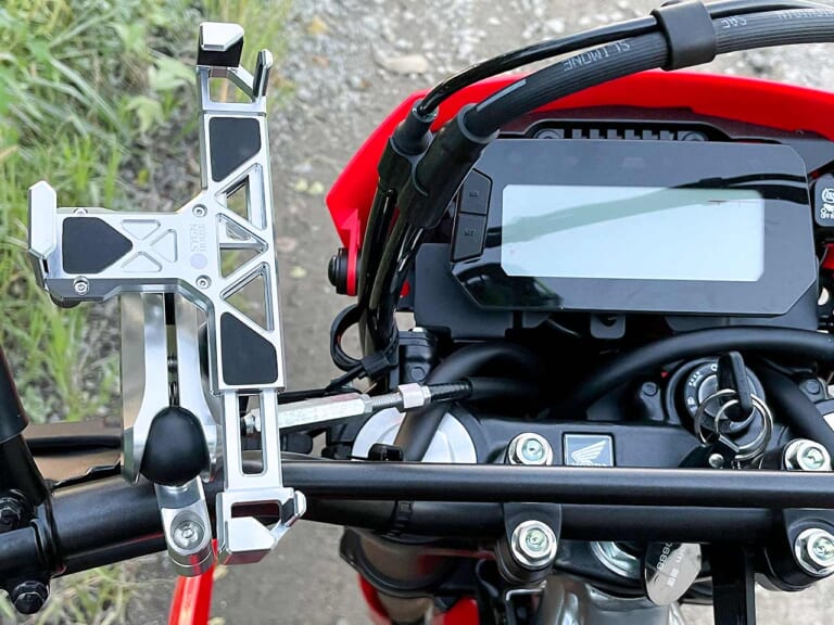 マウントシステム|バイク専用デバイスホルダー|サインハウス|オフロードバイク|林道走行|バイク専用デバイスホルダー「マウントシステム」がさらに進化。幅広い車種に対応し、林道ツーリングでも大活躍!!