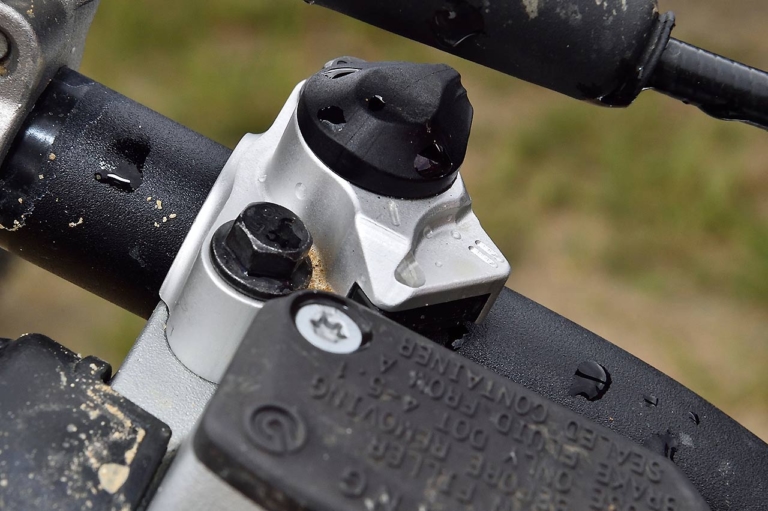 ハスクバーナモーターサイクルズTE 150i|マップセレクト|林道で遊ぶ? コースで遊ぶ? ’22年型エンデューロマシンをJNCC王者・渡辺学が徹底テストライド!!〈後編〉