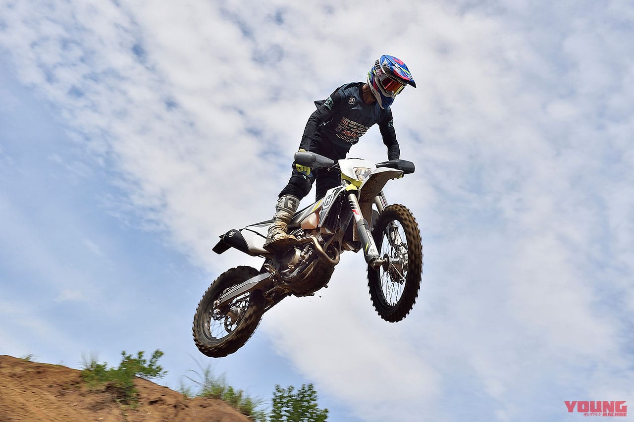 ハスクバーナモーターサイクルズFE 250|林道で遊ぶ? コースで遊ぶ? ’22年型エンデューロマシンをJNCC王者・渡辺学が徹底テストライド!!〈後編〉