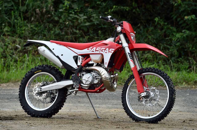 ガスガスEC 250|林道で遊ぶ? コースで遊ぶ? ’22年型エンデューロマシンをJNCC王者・渡辺学が徹底テストライド!!〈後編〉