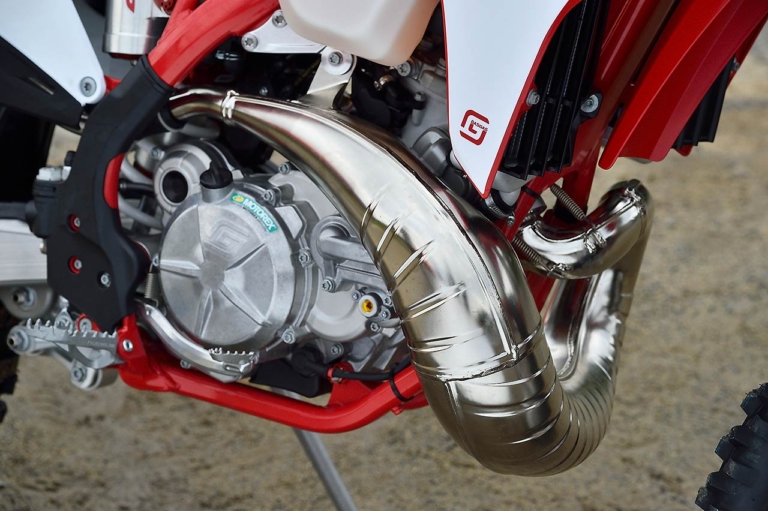 ガスガスEC 250|エンジン|林道で遊ぶ? コースで遊ぶ? ’22年型エンデューロマシンをJNCC王者・渡辺学が徹底テストライド!!〈後編〉