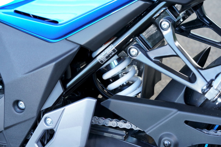 スズキ GSX250R|リヤサスペンション