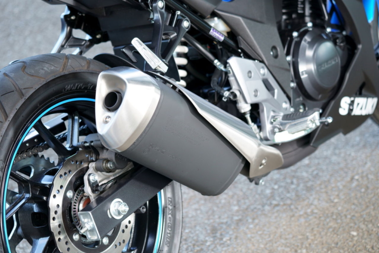 スズキ GSX250R|マフラー