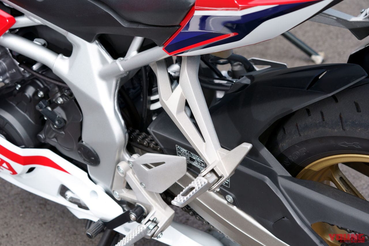 |あの4気筒のように回らなくても、CBR250RRにはエンジン屋としてのホンダの魂が宿っている!!