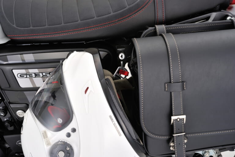 サドルバッグサポート【GB350S用】|シーソー式ペダルを通常タイプに変更できる! デイトナからホンダGB350/GB350S用パーツ続々