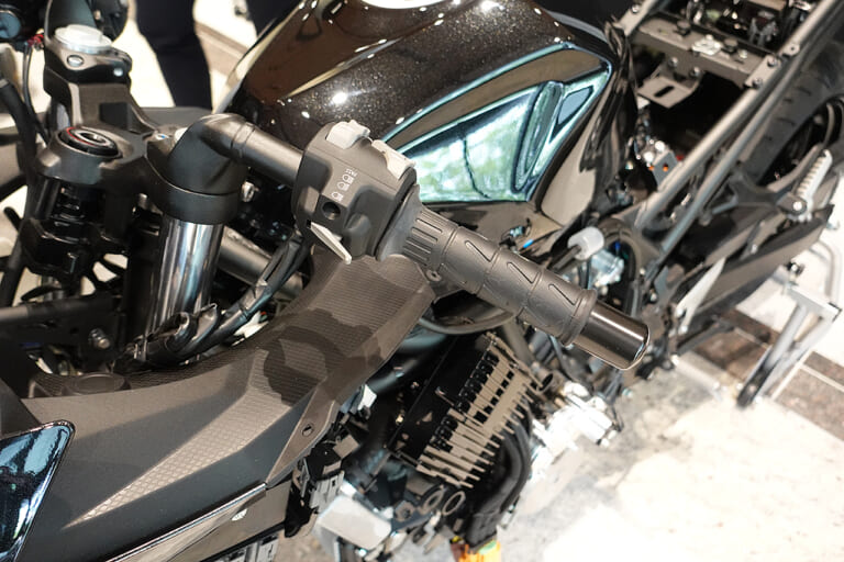 カワサキ|ハイブリッド|クラッチレバーレス|ついに見えた! カワサキの水素エンジンはスパチャ+直噴か!?