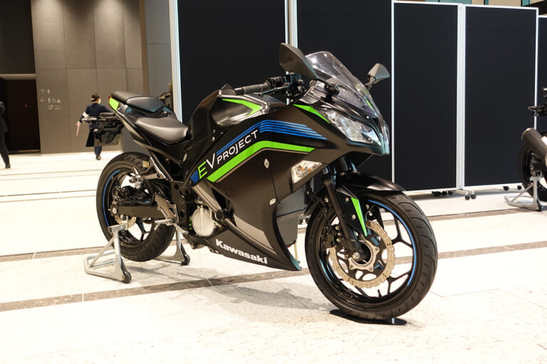 カワサキ|電動バイク|ついに見えた! カワサキの水素エンジンはスパチャ+直噴か!?