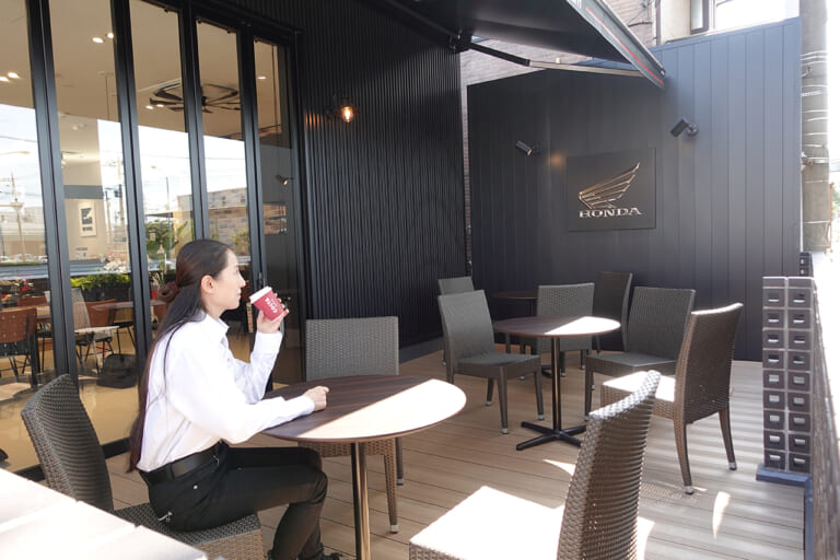 ホンダドリーム戸田美女木|HondaGO BIKERENTAL|クラブハウス|ウッドデッキ|ホンダドリーム戸田美女木の独自施策・レンタルバイク専用店舗「クラブハウス」が営業スタート