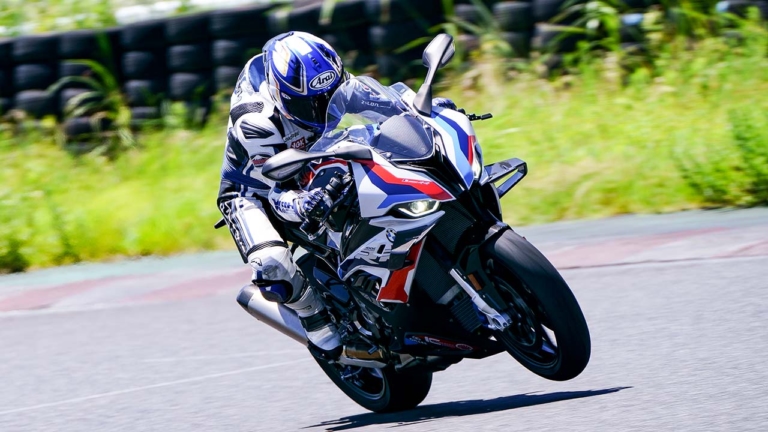 出たぞBMWブランド最高峰! M1000RR vs CBR1000RR-R/S1000RR〈#2 サーキットテスト編〉（15ページ目）