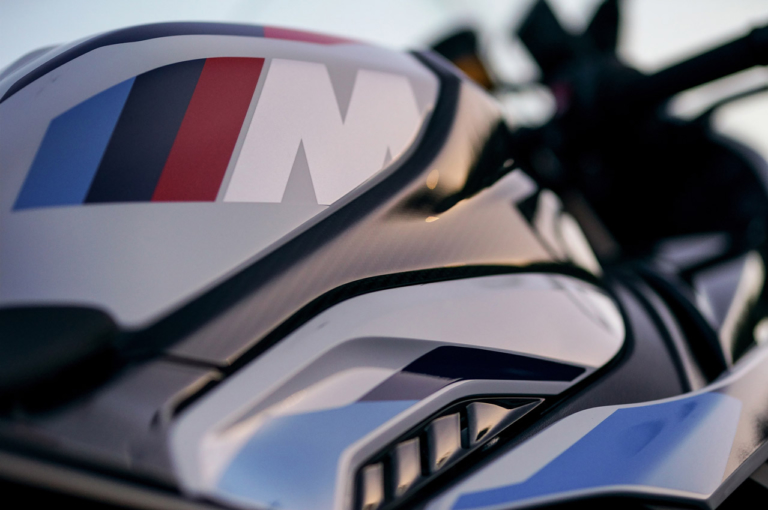 BMW M|出たぞBMWブランド最高峰! M1000RR vs CBR1000RR-R/S1000RR〈#2 サーキットテスト編〉