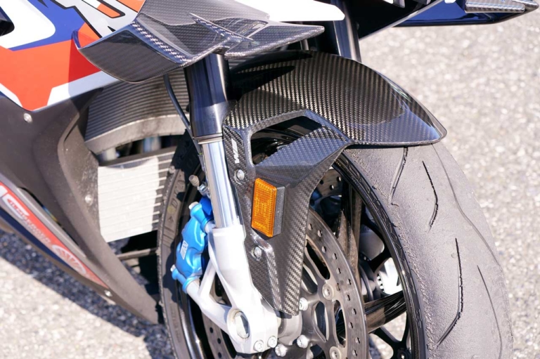 BMW M|出たぞBMWブランド最高峰! M1000RR vs CBR1000RR-R/S1000RR〈#2 サーキットテスト編〉