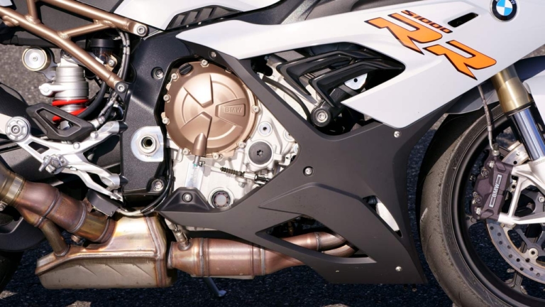 BMW S1000RR|エンジン|出たぞBMWブランド最高峰! M1000RR vs CBR1000RR-R/S1000RR〈#1 ディテール比較編〉
