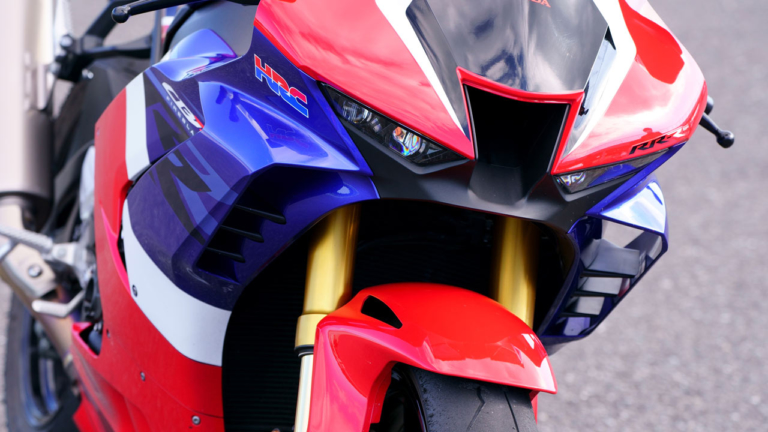 ホンダCBR1000RR-R|ウイングレット|出たぞBMWブランド最高峰! M1000RR vs CBR1000RR-R/S1000RR〈#1 ディテール比較編〉