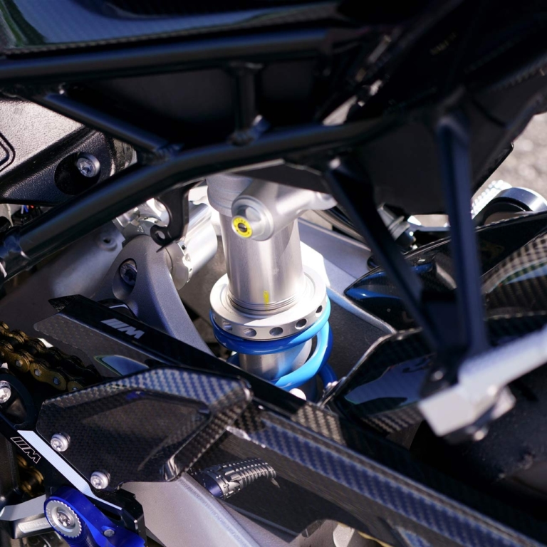 BMW M1000RR|サスペンション|出たぞBMWブランド最高峰! M1000RR vs CBR1000RR-R/S1000RR〈#1 ディテール比較編〉