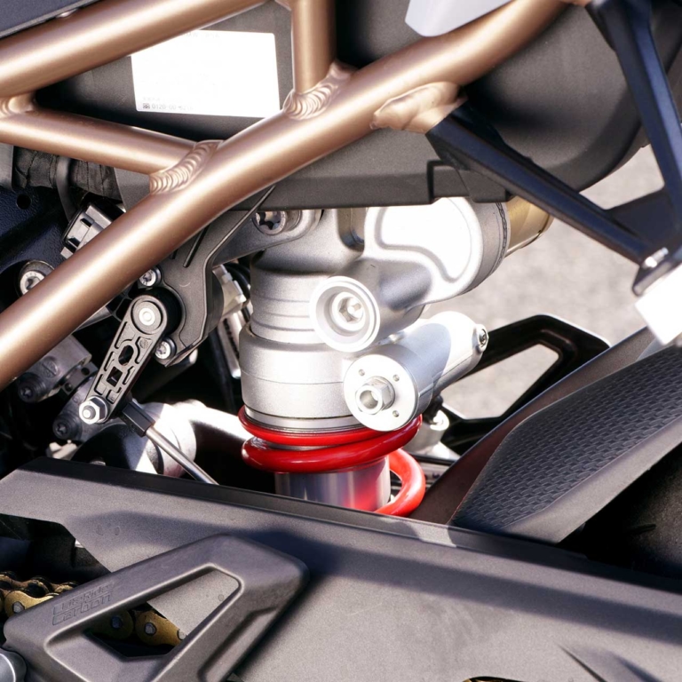 BMW S1000RR|サスペンション|出たぞBMWブランド最高峰! M1000RR vs CBR1000RR-R/S1000RR〈#1 ディテール比較編〉