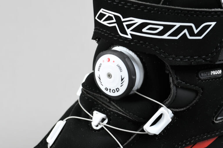 イクソン BULL WPブーツ|リールノブレイシングシステム|2021最新ライディングシューズ&ブーツカタログ〈イクソン〉