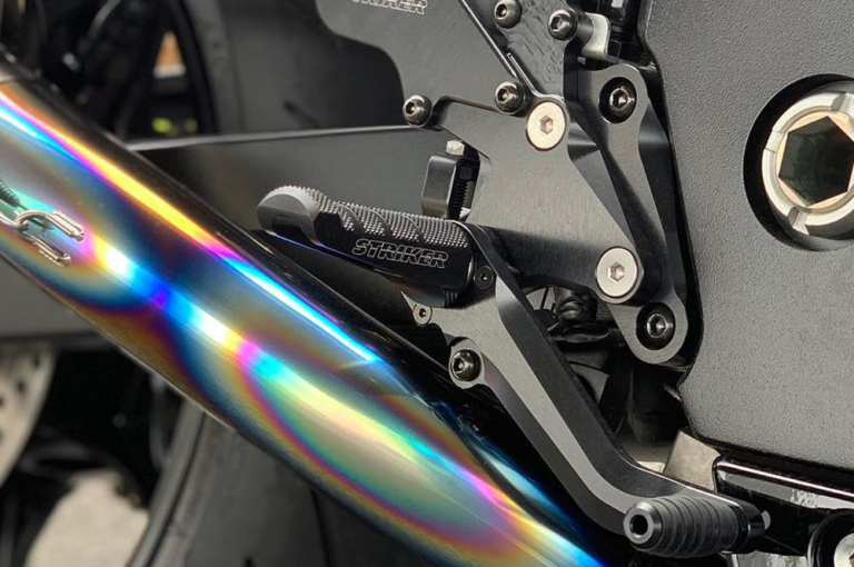 ストライカー スポーツツーリングコンセプト"STC"ステップキット|ハヤブサ|最新おすすめカスタムパーツ×8選〈ヨシムラ ハヤブサ用スリップオンマフラー etc.〉