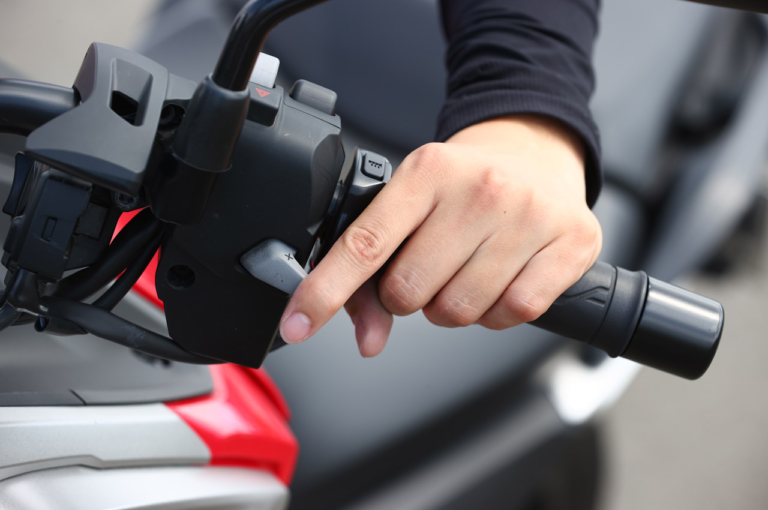 ホンダ NC750X DCT|ハンドルまわり|ホンダNC750X DCTディテール写真解説【扱いやすさそのままにエンジン強化】