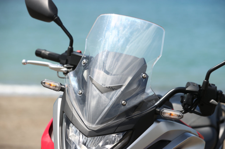 ホンダ NC750X DCT|スクリーン|ホンダNC750X DCTディテール写真解説【扱いやすさそのままにエンジン強化】