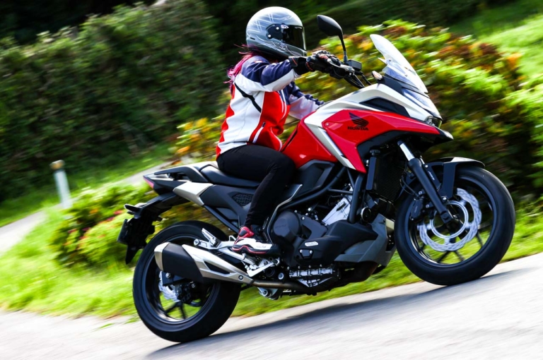 ホンダ NC750X DCT|岡崎静夏|ライディング|岡崎静夏のホンダ NC750X DCT試乗インプレ【スポーツ性能を高めながら、本分を忘れない実直な姿勢】