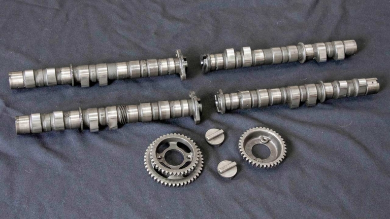 ホンダ CBX 1000|カムシャフト|’80s国産名車・ホンダCBX完調メンテナンス【独創的な機構でも固有の弱点はほとんど皆無】