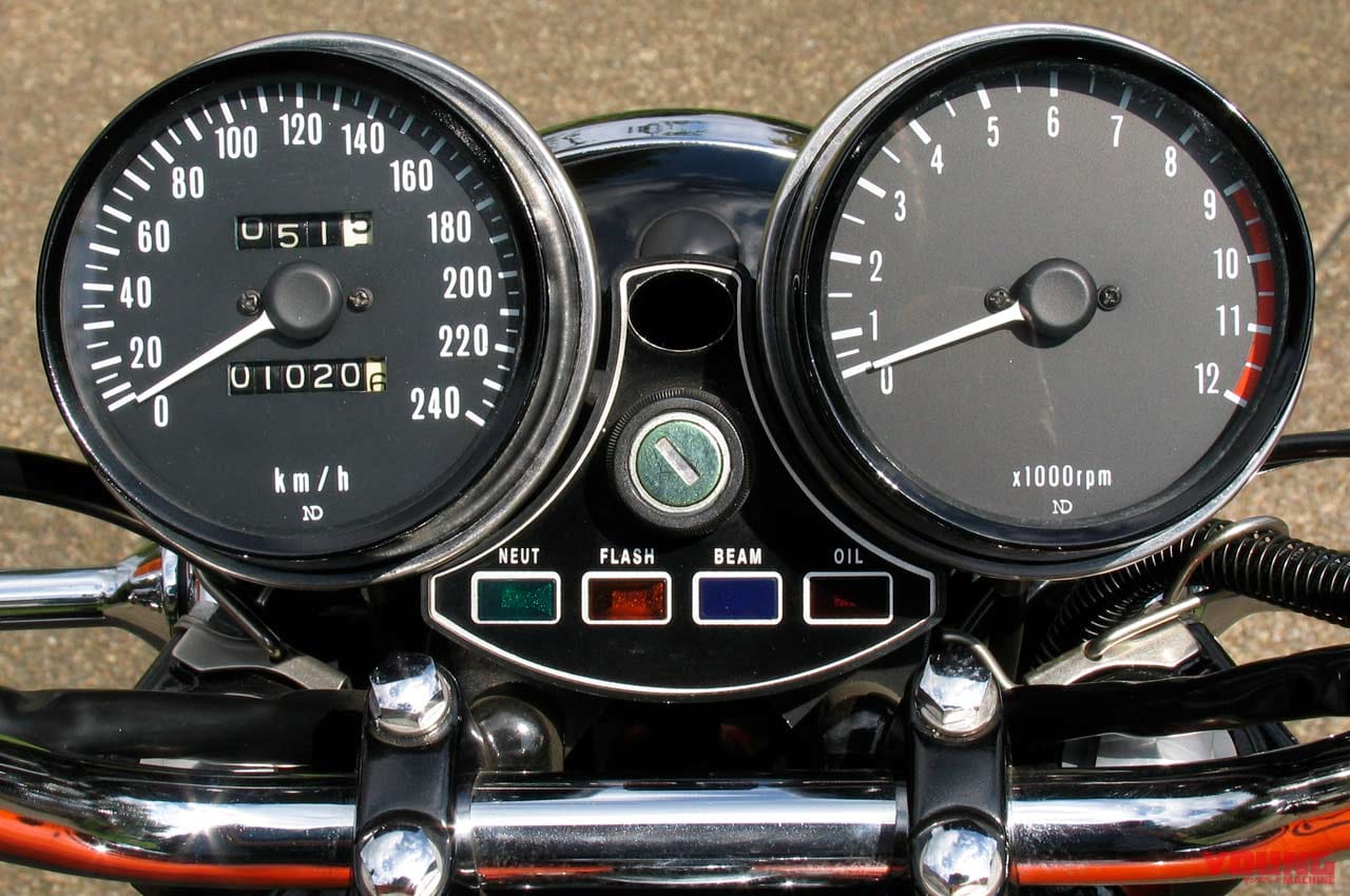 カワサキ Z1/900スーパーフォア|メーター|個性派&傑作揃いの”メーター”年代記〈’50〜’70年代編:コンビ型からアナログ2眼へ〉