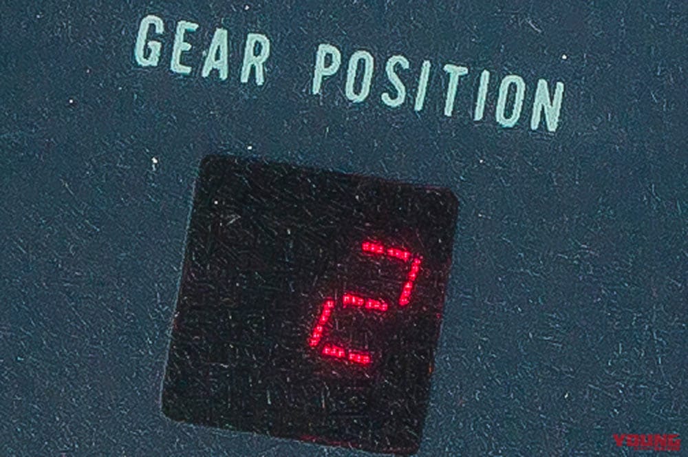 スズキ RE-5|ギヤポジション|個性派&傑作揃いの”メーター”年代記〈’50〜’70年代編:コンビ型からアナログ2眼へ〉