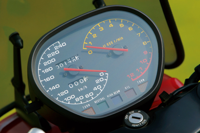 スズキ GSX1100Sカタナ|メーター|個性派&傑作揃いの”メーター”年代記〈’80年代#1〉カタナ/RZ250/CBX400F/XJ400D/XJ750D