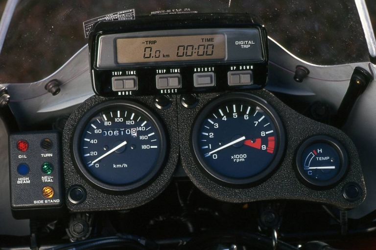 ホンダ アフリカツイン|メーター|個性派&傑作揃いの”メーター”年代記〈’90年代#1〉NR/CBR900RR/アフリカツイン/NSR250R/ハヤブサ