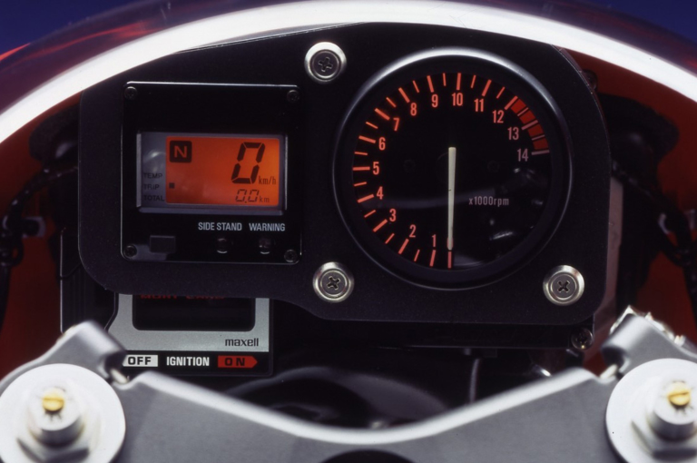 ホンダ NSR250R|メーター|個性派&傑作揃いの”メーター”年代記〈’90年代#1〉NR/CBR900RR/アフリカツイン/NSR250R/ハヤブサ