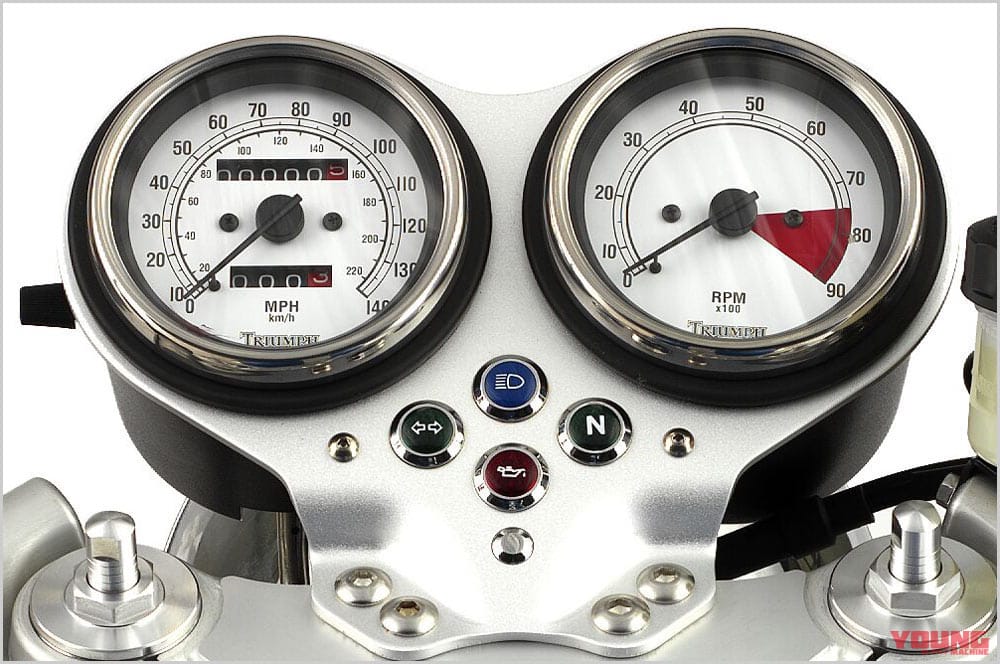 トライアンフ スラクストン/T100|メーター|個性派&傑作揃いの”メーター”年代記〈’00年代#2〉ネイキッド編【もはやフォルムの一部。遊びゴコロ爆発!】