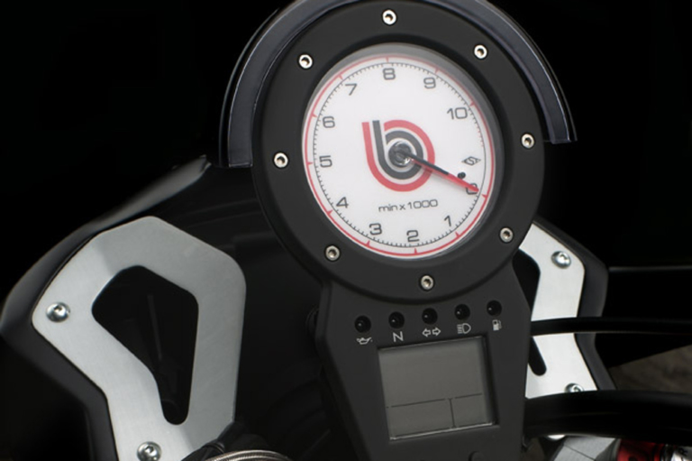 ビモータ DB6デリリオ|メーター|個性派&傑作揃いの”メーター”年代記〈’00年代#2〉ネイキッド編【もはやフォルムの一部。遊びゴコロ爆発!】