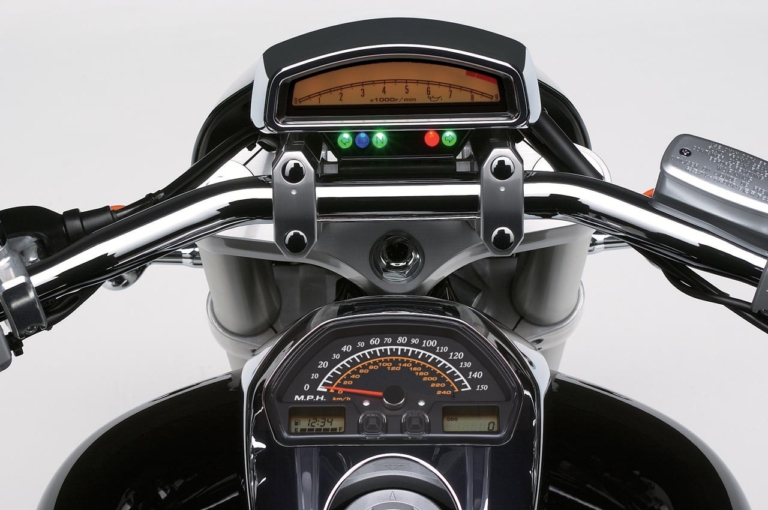 スズキ ブルーバードM109R|メーター|個性派&傑作揃いの”メーター”年代記〈’00年代#3〉クルーザー編【気分盛り上がる抜群のデザイン性】