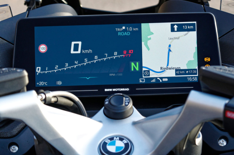 '21 BMW R1250RT|メーター|個性派&傑作揃いの”メーター”年代記〈’10年代以降〉【カラー液晶がデビューしジワジワ浸透中】