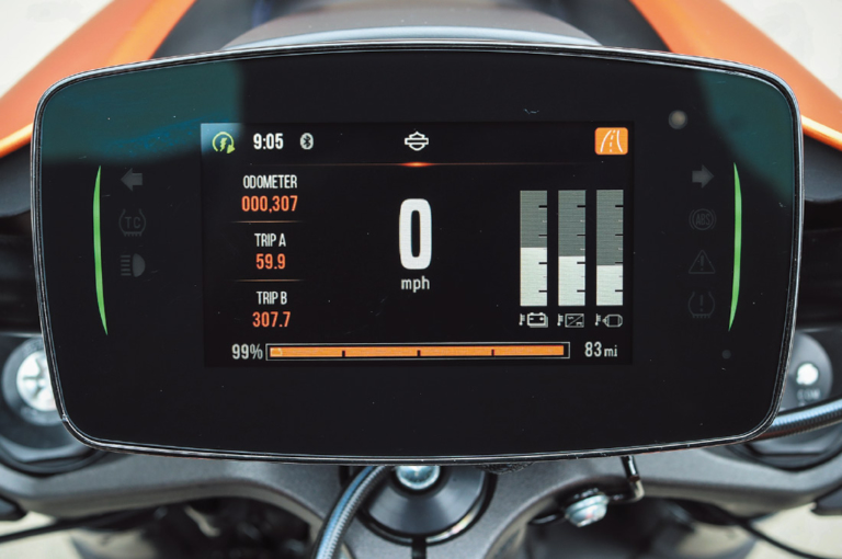 ハーレーダビッドソン ライブワイヤー|メーター|個性派&傑作揃いの”メーター”年代記〈’10年代以降〉【カラー液晶がデビューしジワジワ浸透中】