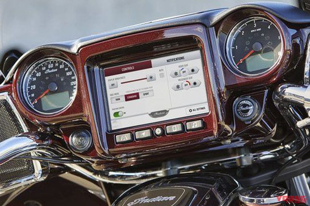 インディアン ロードマスターシリーズ|メーター|個性派&傑作揃いの”メーター”年代記〈’10年代以降〉【カラー液晶がデビューしジワジワ浸透中】